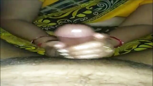 دوست دختر بلوند سکس ممه خوری کوچولو یک دیک بزرگ می مکد