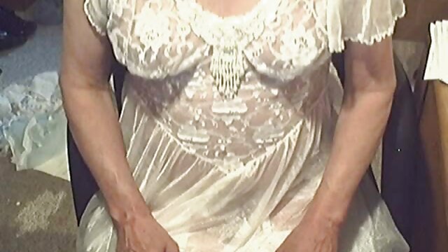 مهمانی نوجوانان به Gangbang تبدیل می شود خوردن ممه گنده